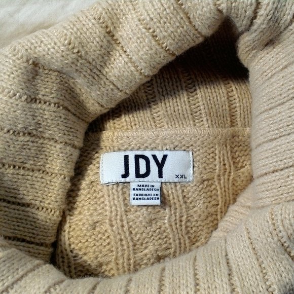 Soft Cable Knit Normcore Turtleneck Sweater - Picture 2 of 4